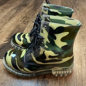 DIRTY LAUNDRY Sz 7 Ladies Round Toe Rubber Rain Boot Green Military Camouflage